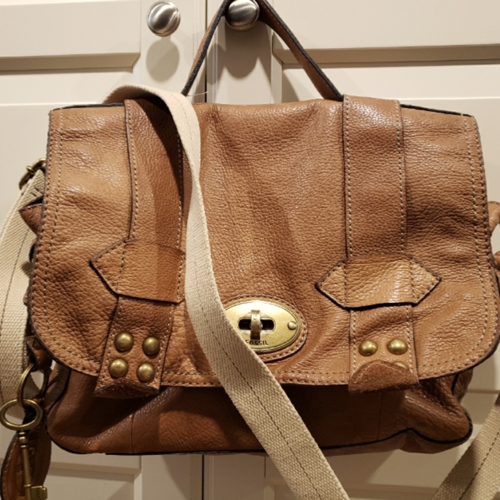 Exc. cond. Auth Leather Fossil Messenger Tote Bag